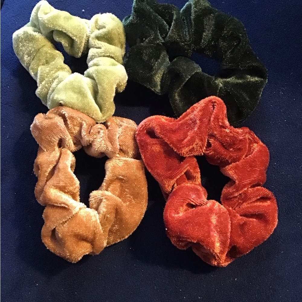 Velvet Scrunchies Set NEW!